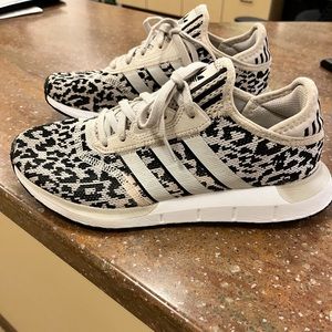 adidas Swift Run X sneaker Raw White/Black